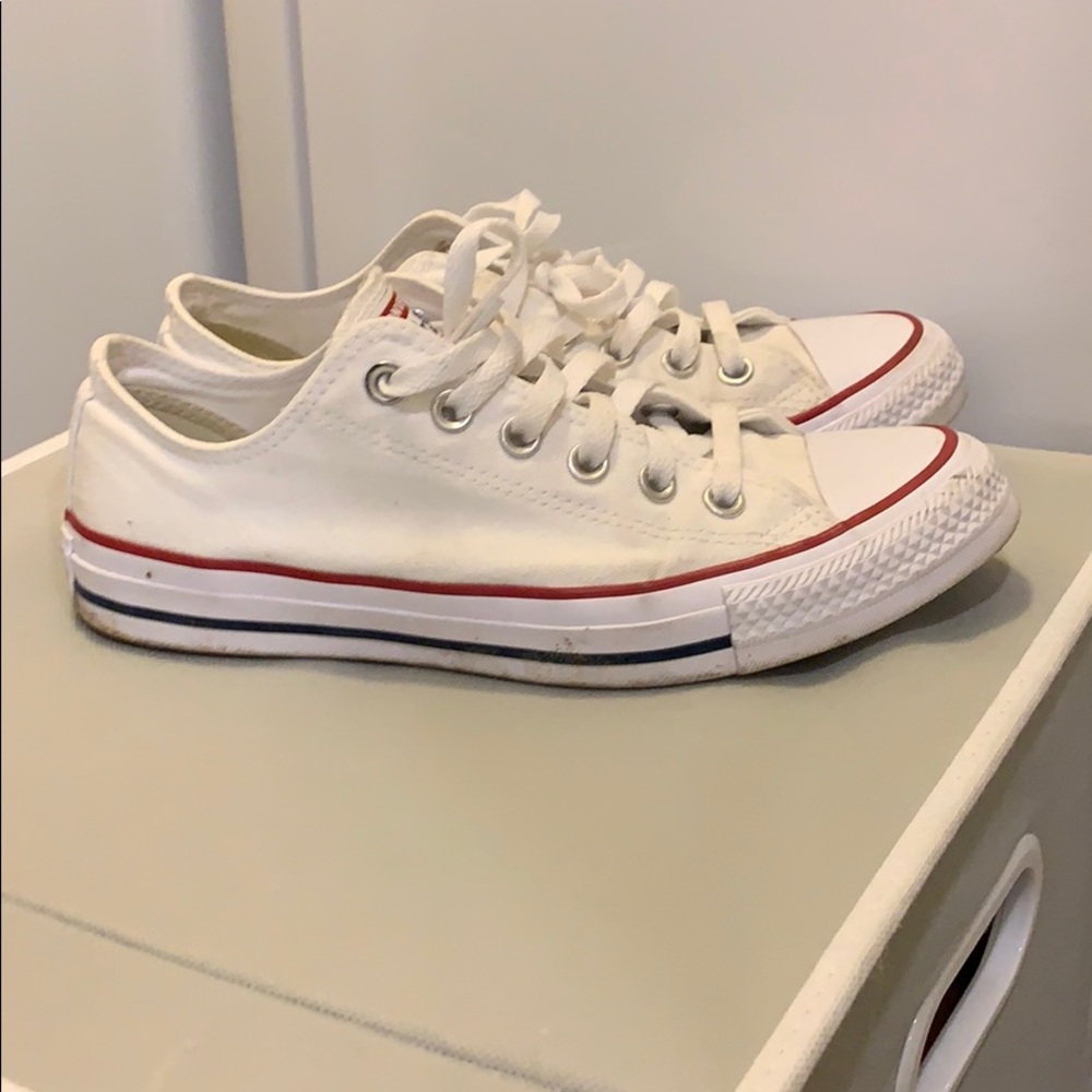 White converse low top shoes